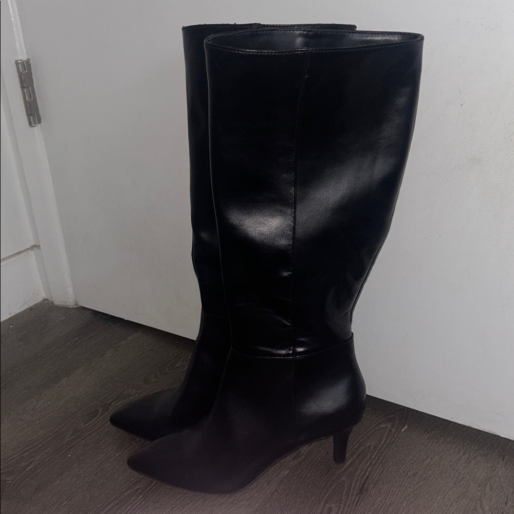 DV by Dolce Vita Black Knee-High Leather kitten heel Boots
